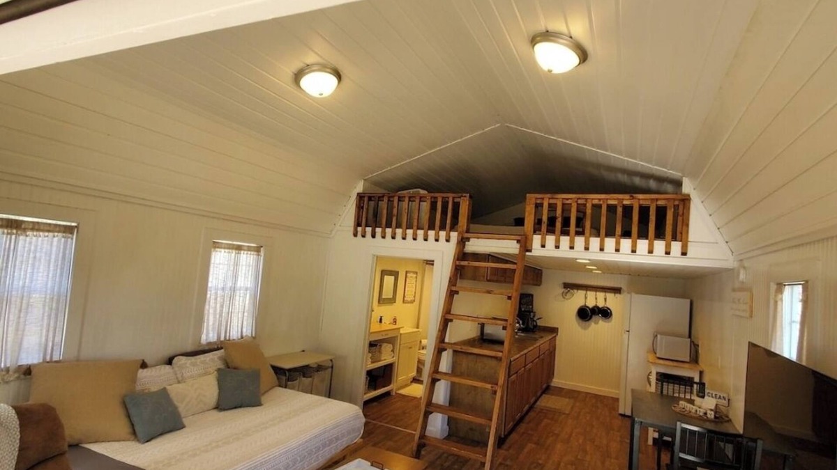 Headland Cottage | Charming 2-bedroom tiny house is a welcoming space for up to 4 guests and pups