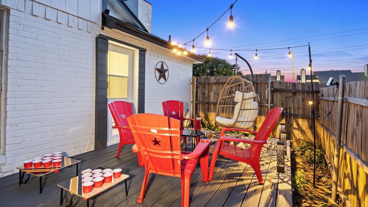 South Arlington House | Charming 2-bedroom townhome with WiFi, AC in welcoming Arlington