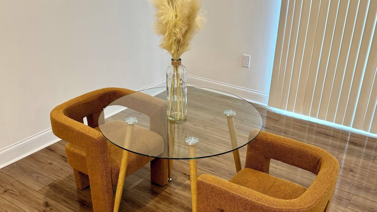 Biddleville House | Charming 2-bedroom townhome with AC and WiFi 10 MINUTES FROM DOWNTOWN