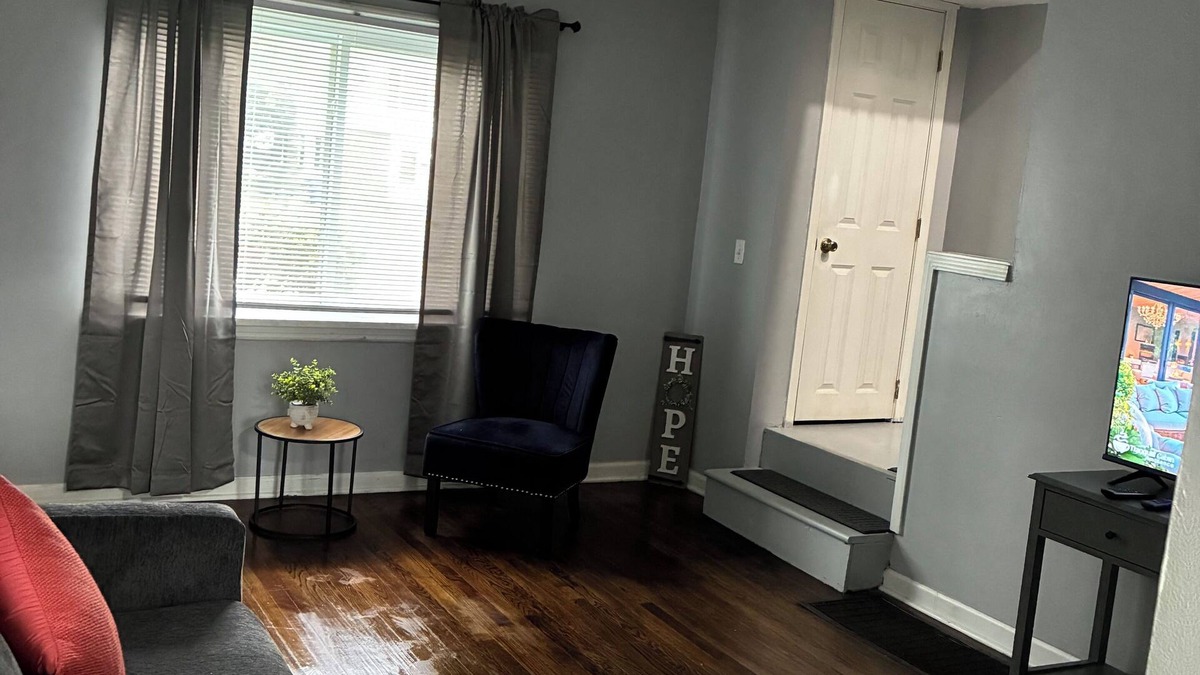 Columbus House | Charming 2-bedroom townhome with WiFi, AC in Columbus nearAirport