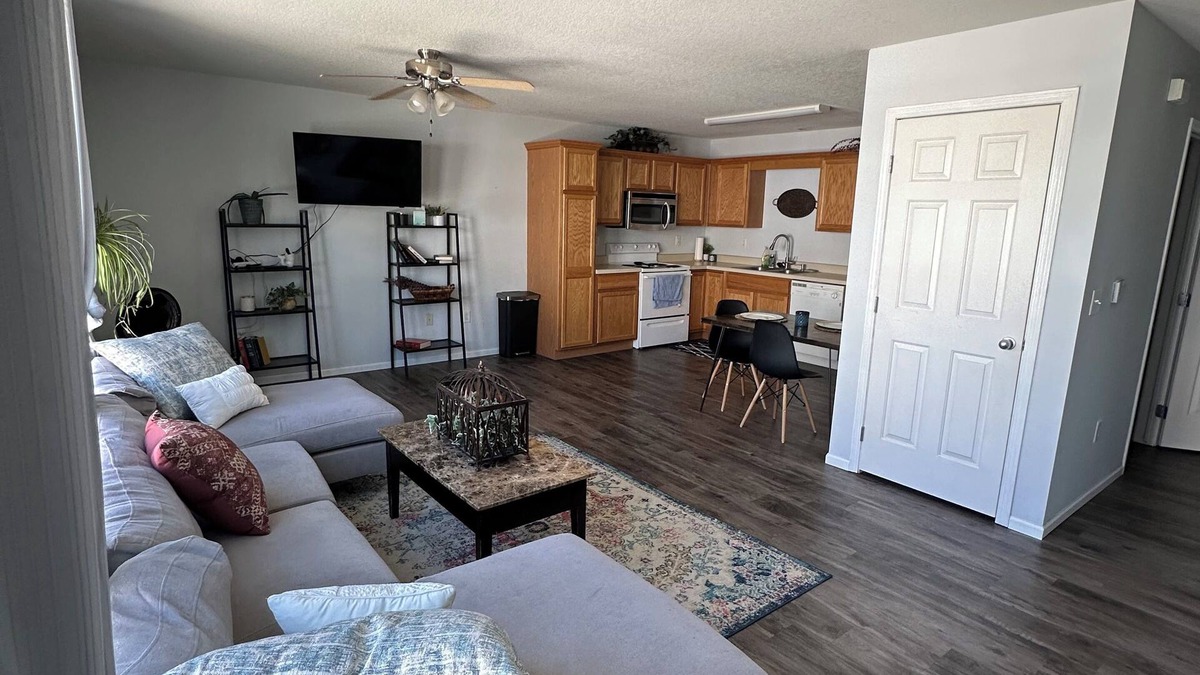 Altoona House | Charming 2-bedroom townhome with WiFi, AC and convenient location in Altoona .