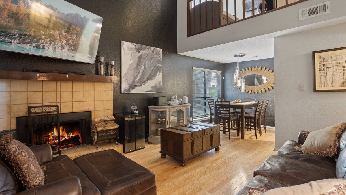 Woodlake - Briar Meadow House | Charming 2-bedroom townhome with WiFi and AC in brilliant Houston