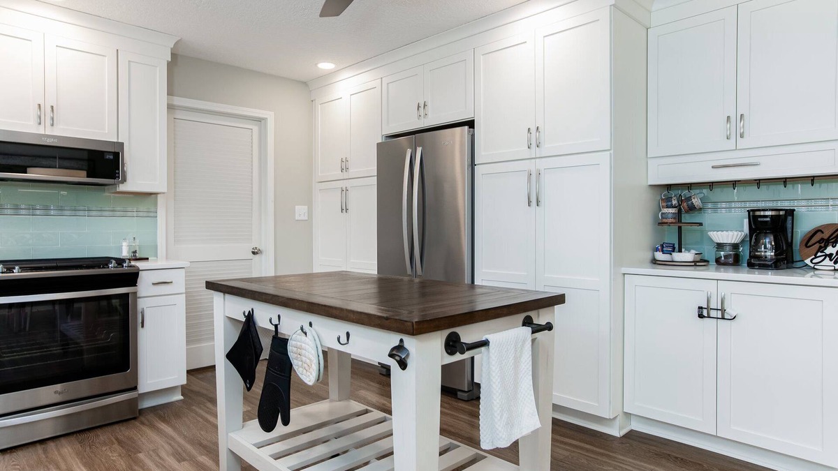 Manteno House | Charming 2-bedroom townhome in delightful Manteo.