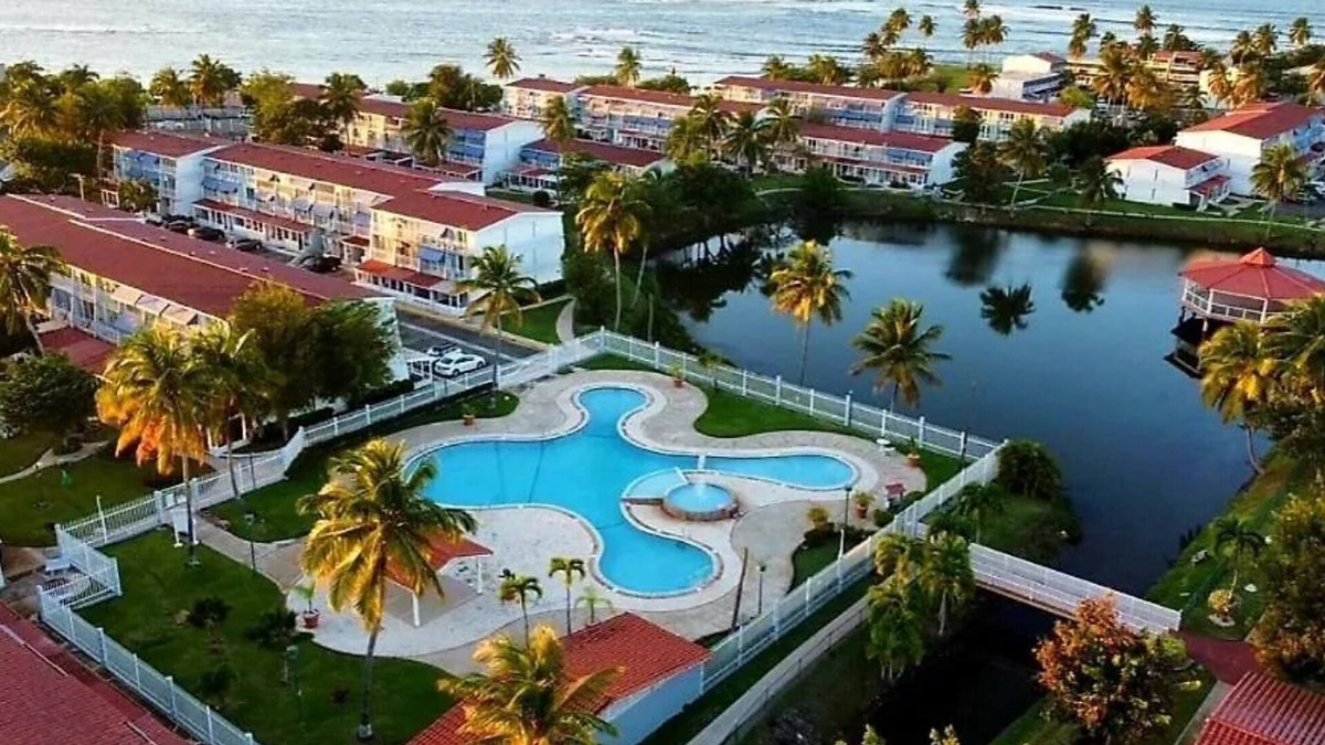 Dorado del Mar House | Charming 2-bedroom townhome in Dorado with AC, WiFi , pool, beach, casino, golf
