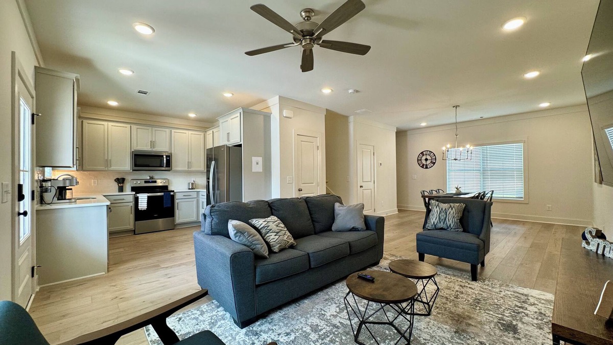 Auburn House | Charming 2-bedroom townhome with AC, WiFi in delightful Auburn