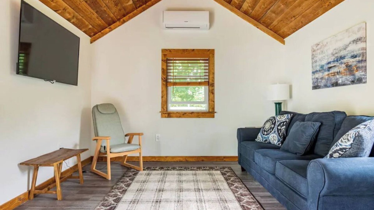 Woburn House | Charming 2 bedroom Townhome w/private office suite