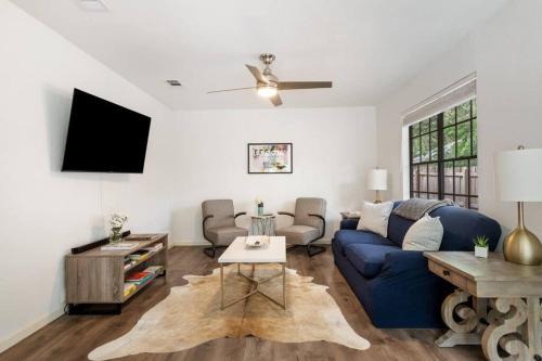 South Manchaca House | Charming 2 bedroom unit with large yard