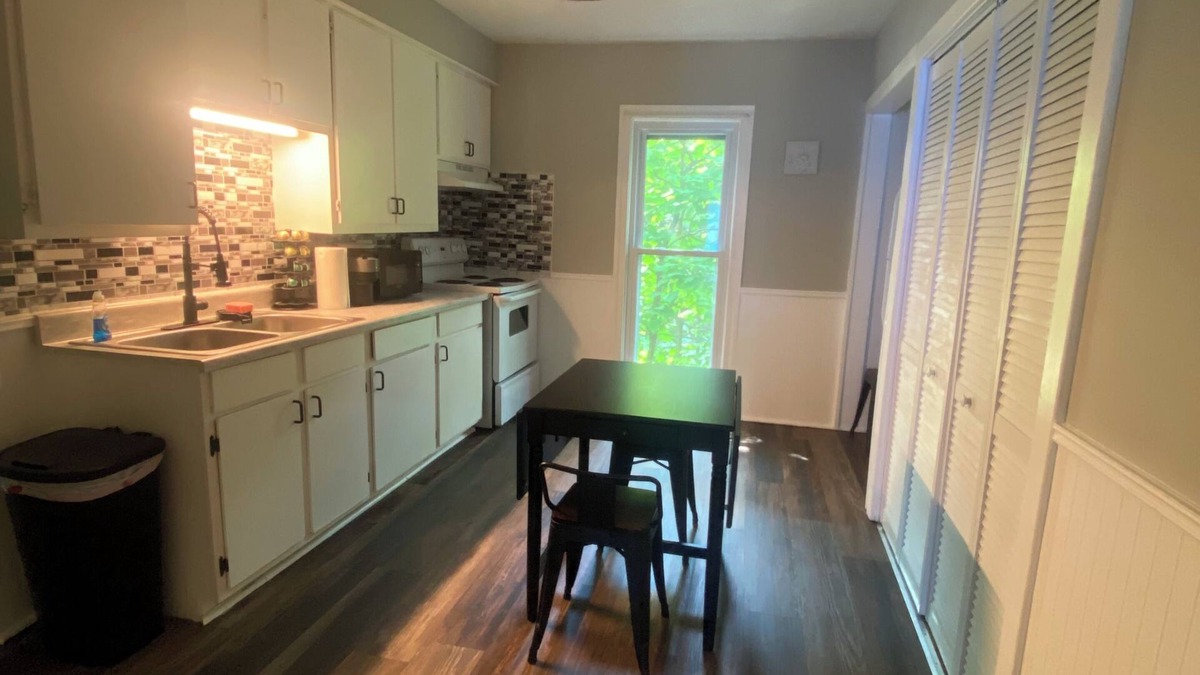 Chardon Apartment | Charming 2-bedroom upstairs apartment in lovely Chardon with AC