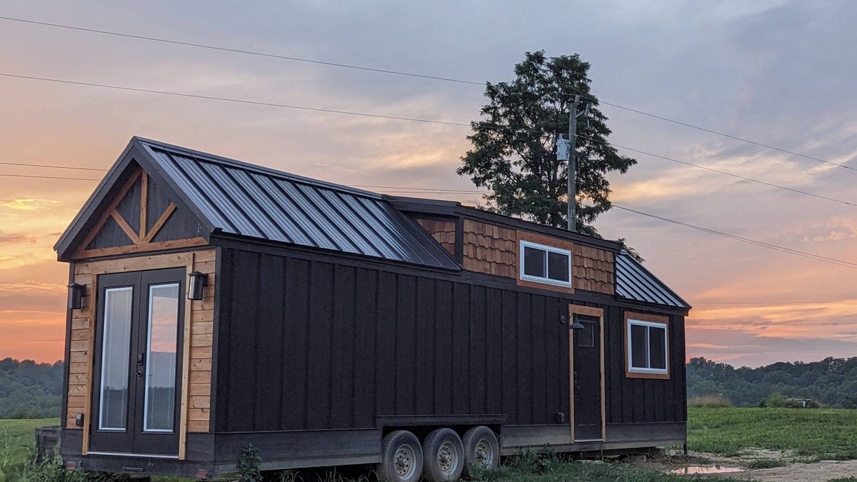 Milford Cottage | Charming 2-bedroom Tiny House with WiFi, AC in relaxing Brooksville