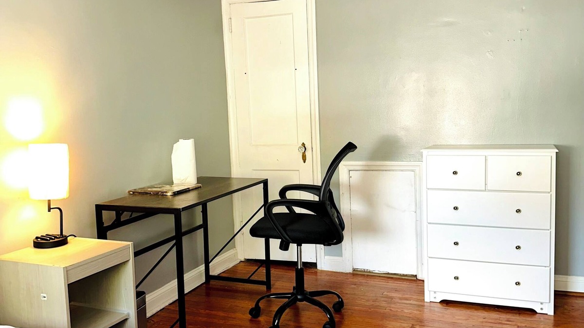 Drexel Hill House | Charming 2-bedroom house in Drexel Hill with laundromat ,parking& trolly station