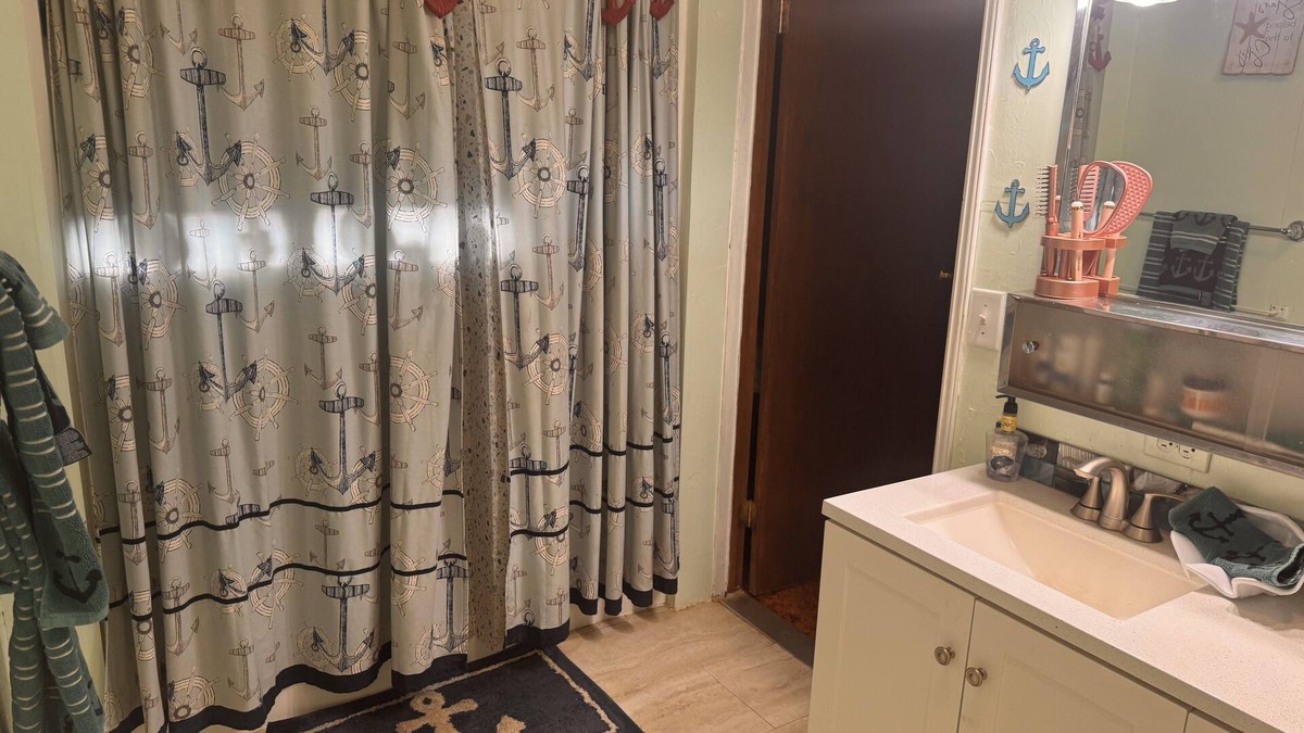 Eagle Point Bed & Breakfast | Charming 2-bedroom bed & breakfast in Eagle Point with AC, WiFi