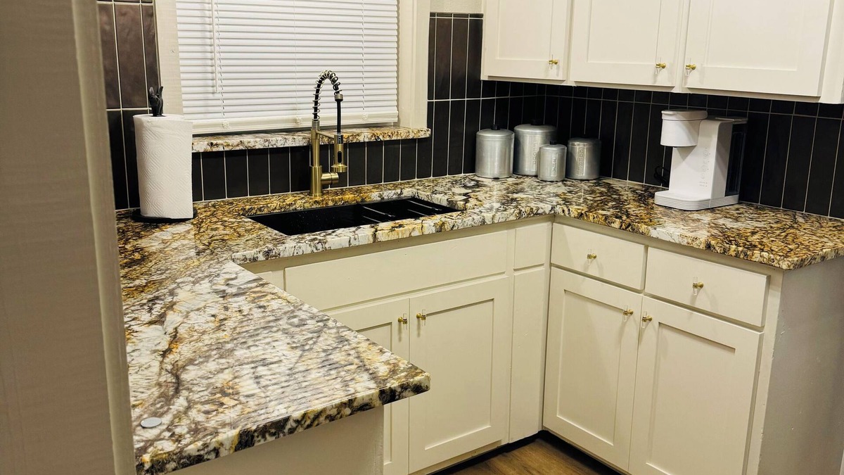East Camden House | Charming 2-bedroom house in East Camden with AC, WiFi