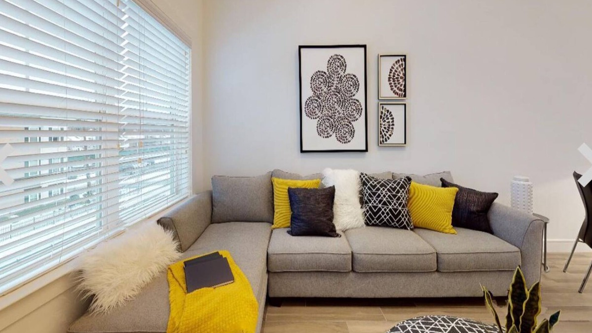 Farmingdale Apartment | Charming 2-bedroom apartment close to Ryder Cup in Farmingdale with Parking