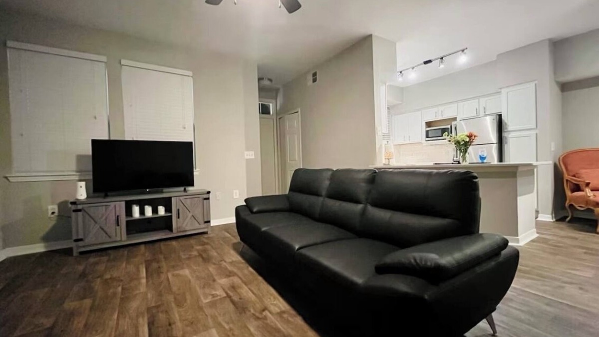 Gainesville Apartment | Charming 2-bedroom apartment with WiFi, fitness room in terrific Gainesville