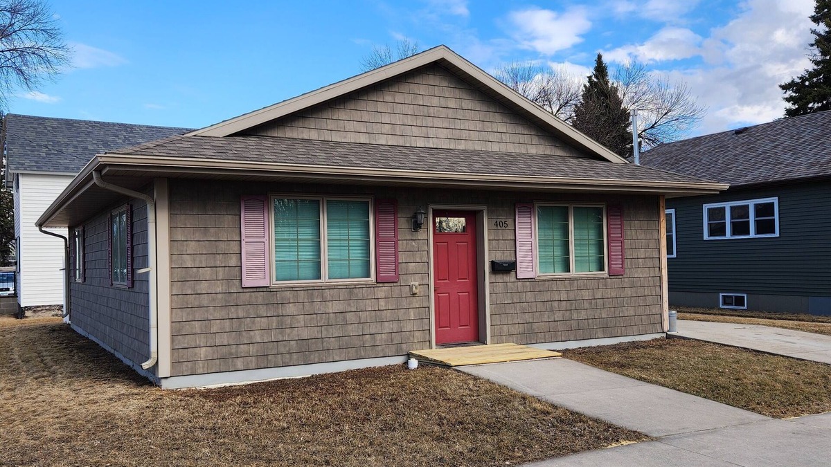Grand Forks House | Charming 2-bedroom house in delightful Grand Forks with WiFi