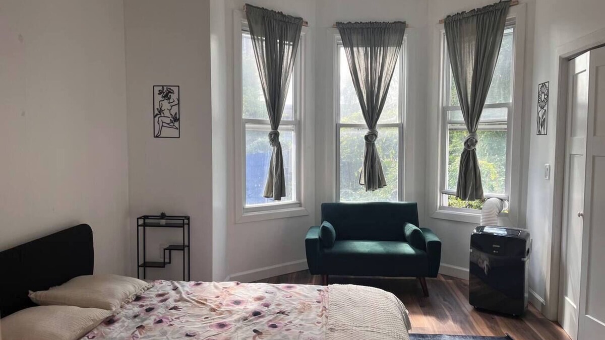 Bergen Apartment | Charming 2-bedroom apartment in Jersey City-Manhattan is just 15 minutes away