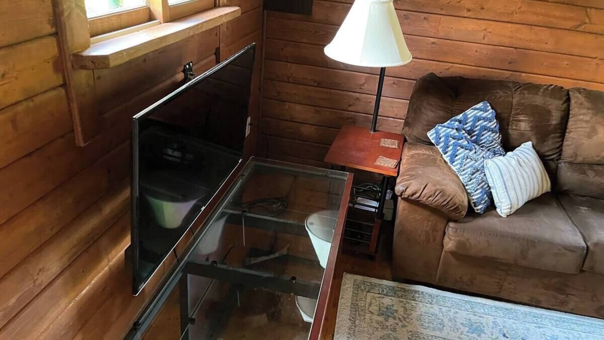 Antes Fort Cabin | Charming 2-bedroom cabin in lovely Jersey Shore with AC
