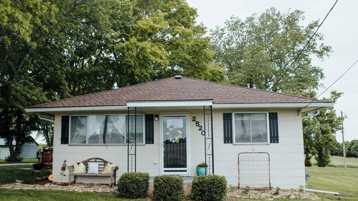 Waldron House | Charming 2-bedroom house comfortable cottage in the country but close to city