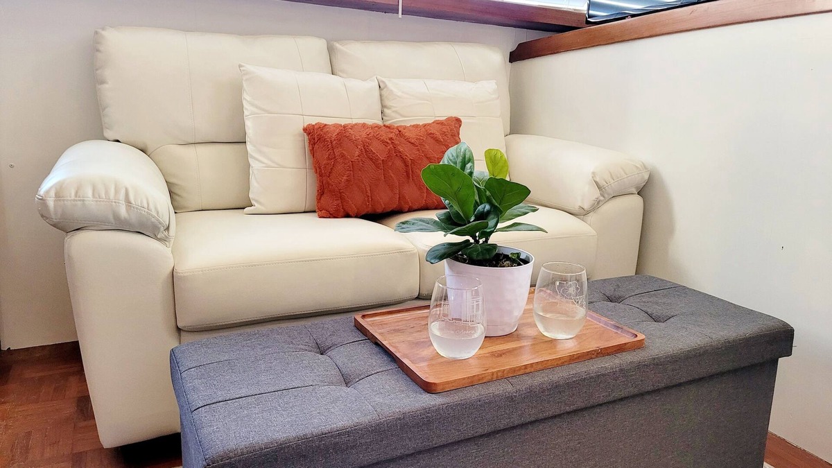 Madisonville Boat Rental | Charming 2-bedroom boat with WiFi, AC in delightful Madisonville