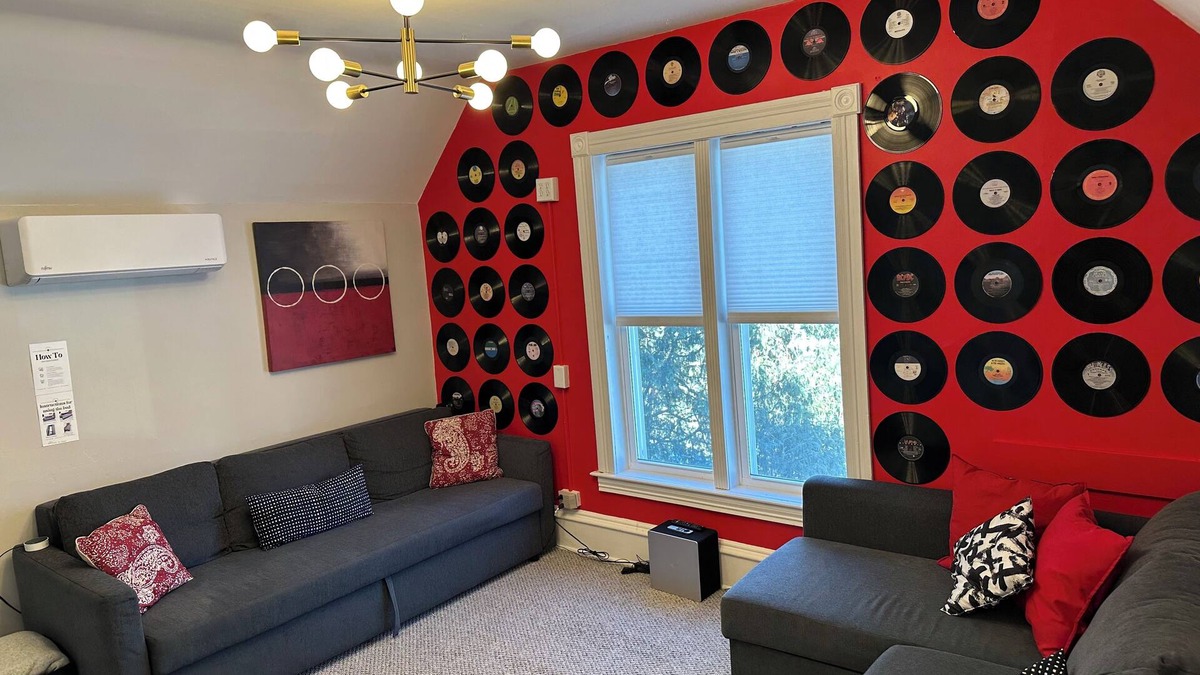 Northeast Minneapolis Arts District Apartment | Charming 2-bedroom apartment in fabulous Minneapolis with AC, WiFi