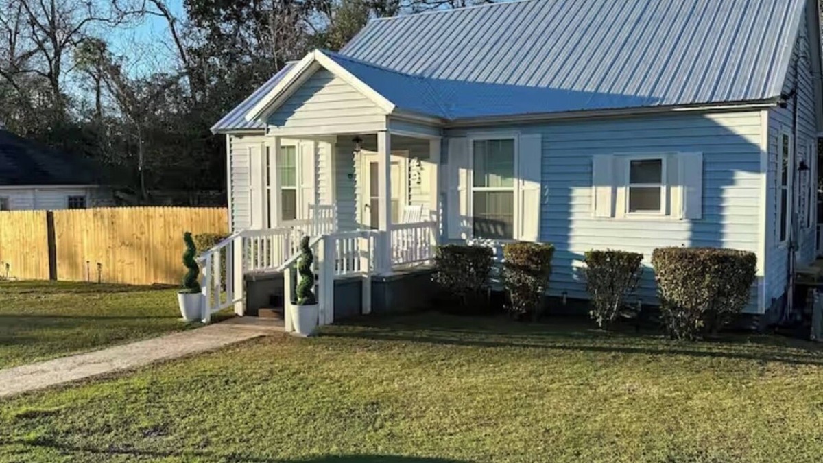 Perdue Hill House | Charming 2-bedroom house in Monroeville with Wi-Fi and AC.