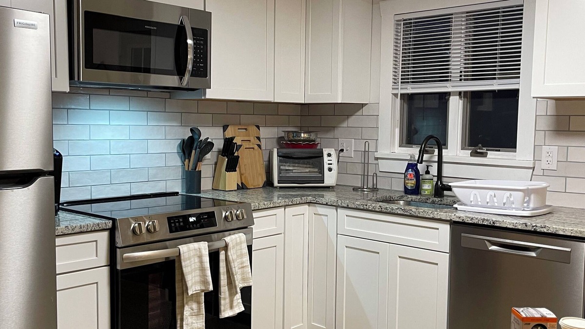 West Hill Lake Cottage | Charming 2-bedroom cottage with AC and WiFi in welcoming New Hartford