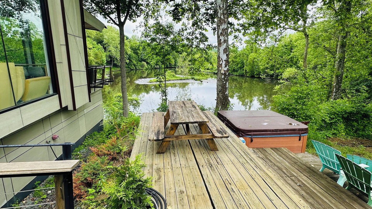 Lanesville Apartment | Charming 2-bedroom apartment waterfront with WiFi, lovely New Milford
