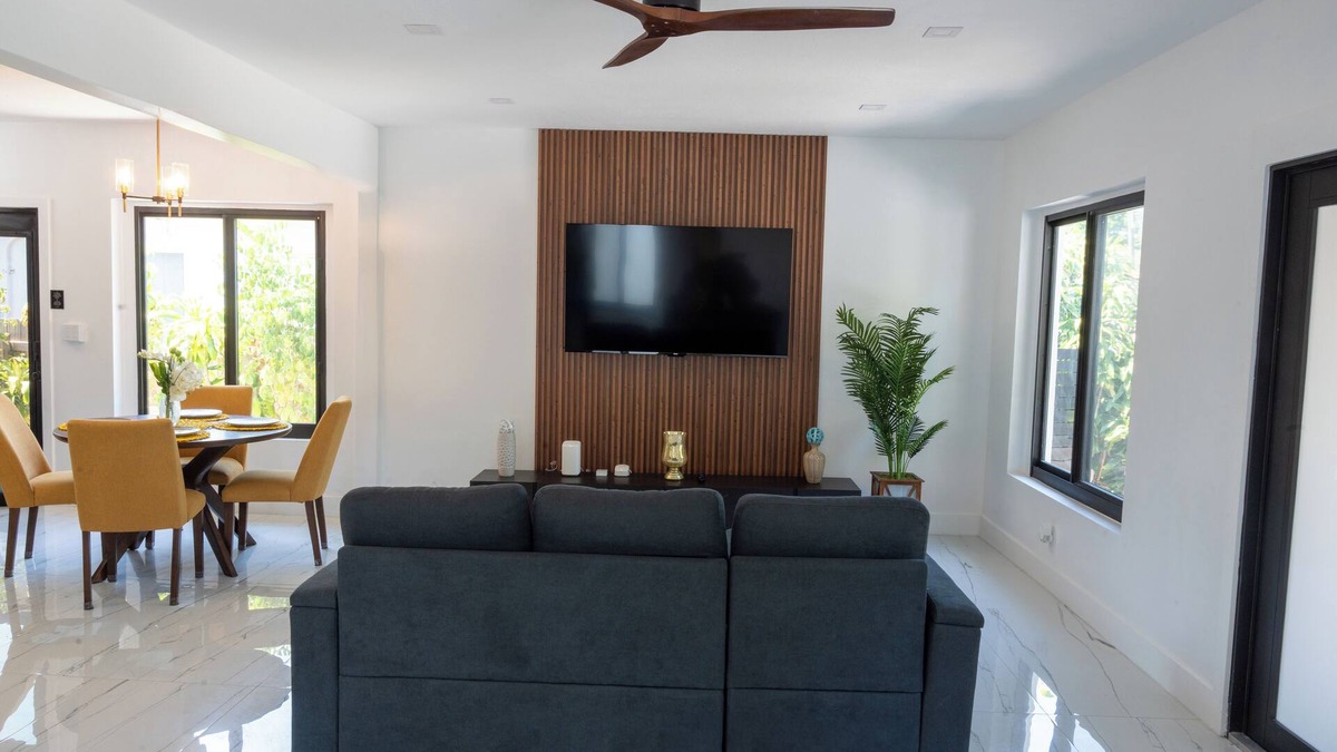North Miami House | Charming 2-bedroom house in welcoming North Miami with WiFi, Pool,WFH,Golf