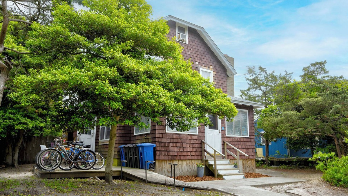 Ocean Bay Park House | Charming 2-Bedroom Beach Cottage in Ocean Bay Park