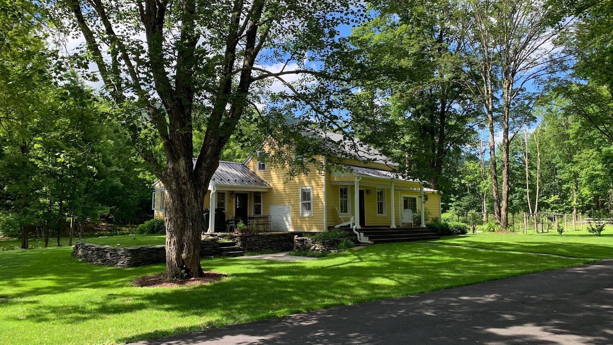 Town of Olive Cottage | Charming 2-bedroom cottage on private 4 acres with modern amenities