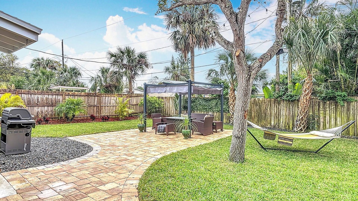 Ormond Beach House | Charming 2-bedroom bungalow with AC, WiFi in peaceful Ormond By The Sea