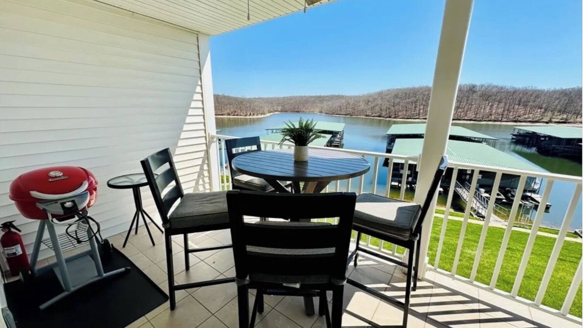 Kaiser Condo | Charming 2-bedroom condo in brilliant Osage Beach with AC, WiFi