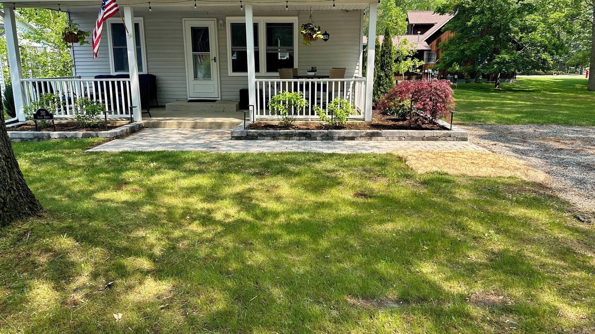 Port Austin Cottage | Charming 2-bedroom cottage steps away from the beach, restaurants, and downtown