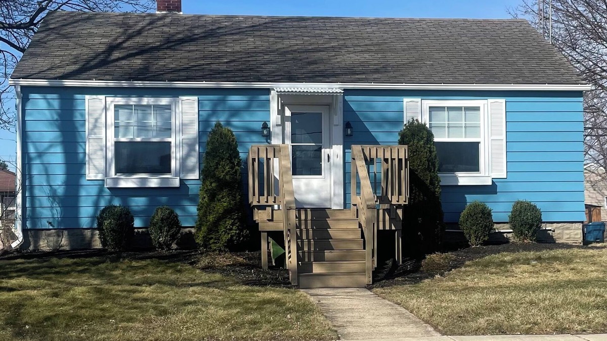 Port Clinton House | Charming 2-bedroom house with WiFi in Port Clinton steps from the public beach