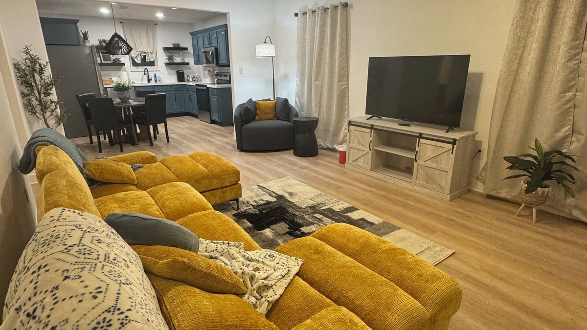 Port Neches House | Charming 2-bedroom house with WiFi in Port Neches