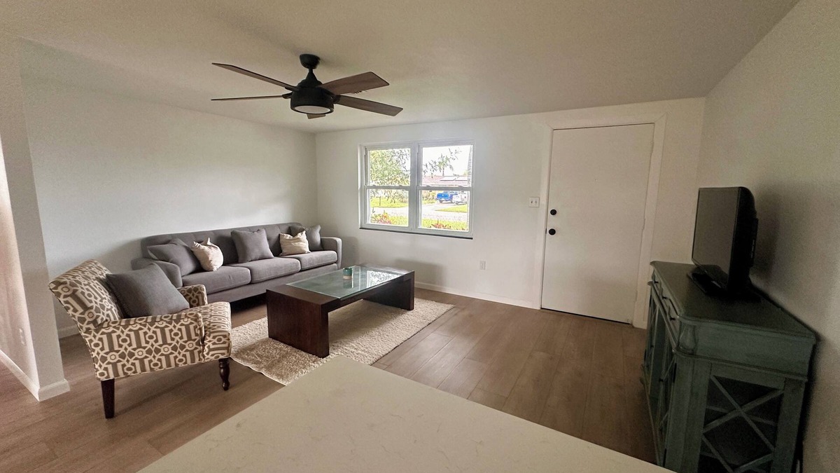 Jasmine Lakes House | Charming 2-bedroom house in brilliant Port Richey with AC