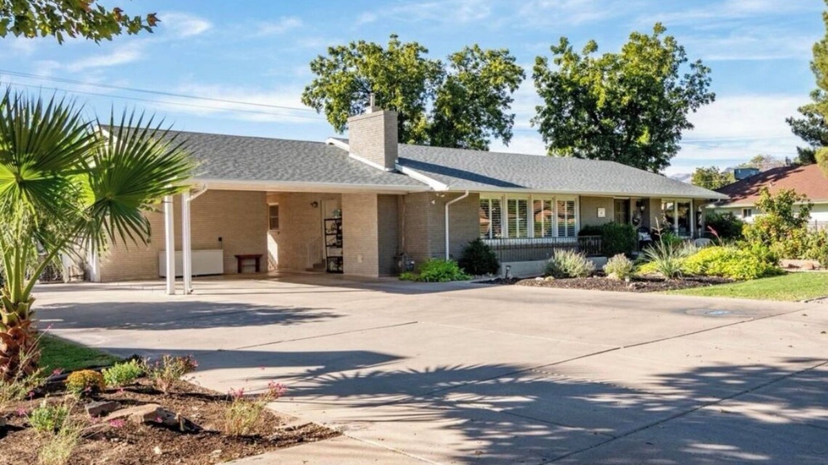 Santa Clara Apartment | Charming 2-bedroom apartment in awesome Santa Clara with AC