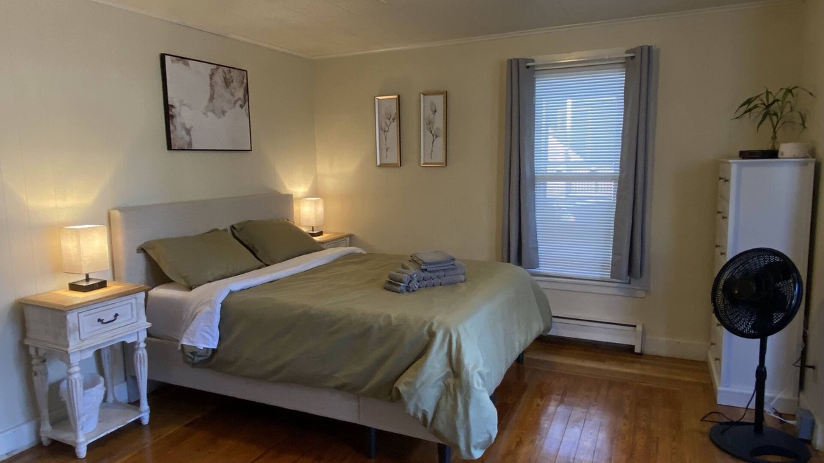 Somersworth Apartment | Charming 2 bedroom apt in downtown Somersworth. Close to highway and major shops