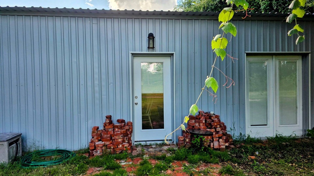Morgan Mill House | Charming 2-bedroom barndominium in marvelous Stephenville with AC, WiFi