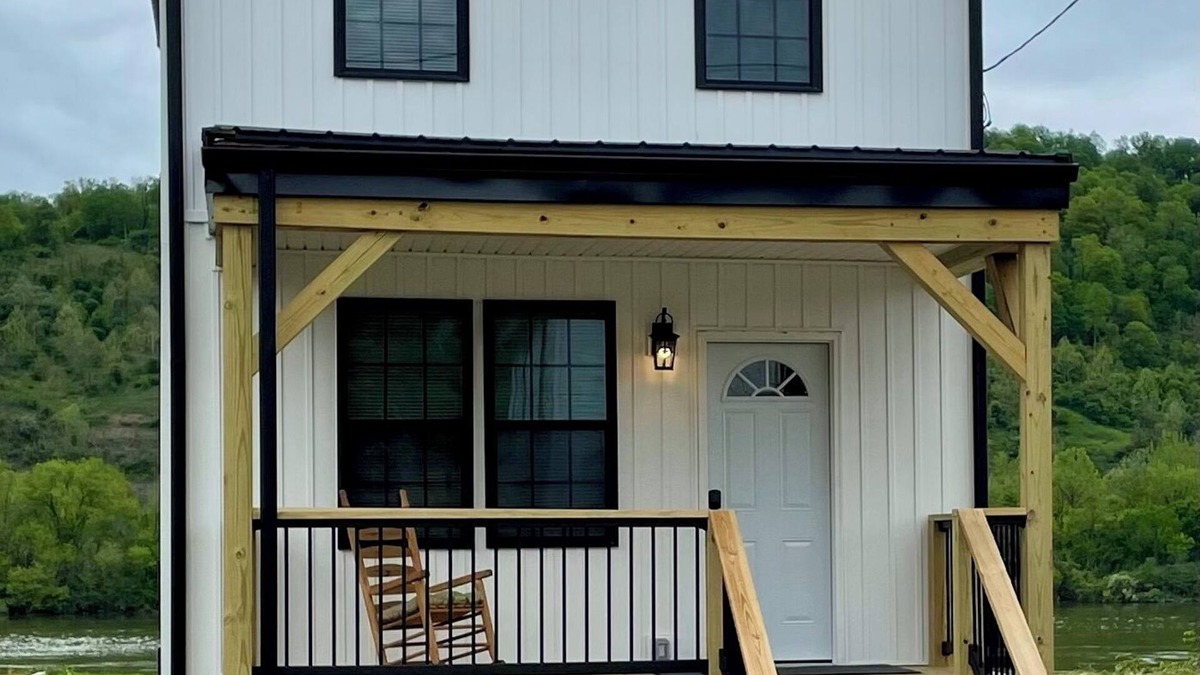 Short Creek House | Charming 2-bedroom Riverfront Retreat backs up to the Ohio River-Tiltonsville OH
