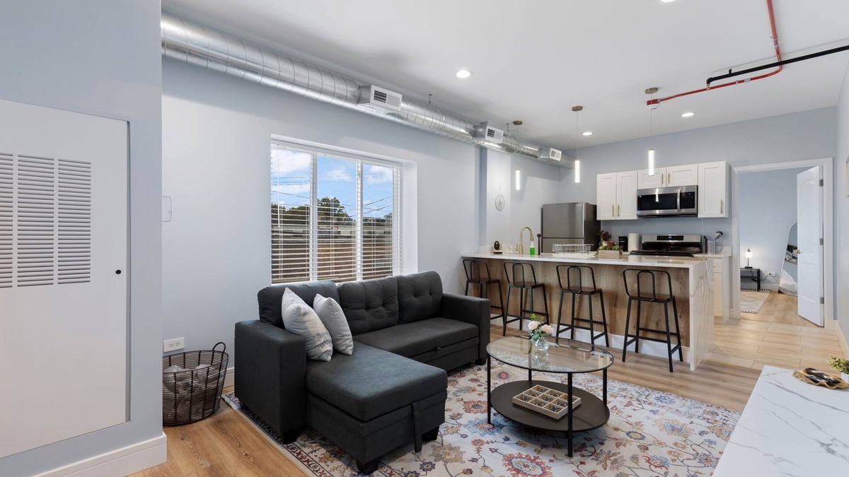 Westchester Apartment | Charming 2-bedroom apartment in fabulous Westchester with AC, WiFi