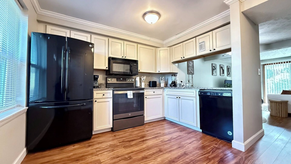 Nottingham House | Charming 2-bedroom townhome with WiFi, AC in peaceful White Marsh