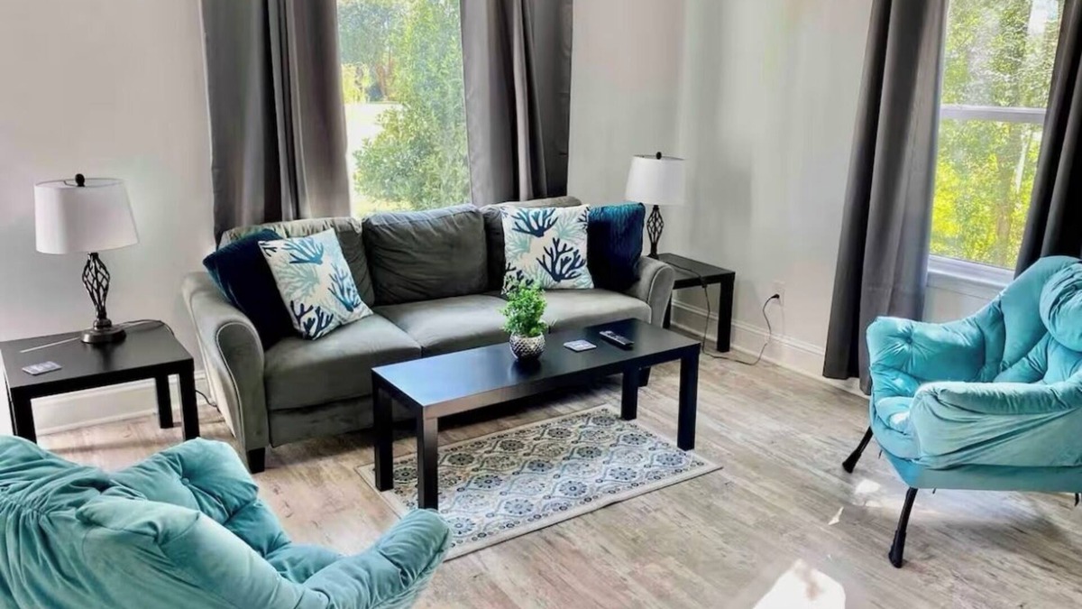 White Stone House | Charming 2-bedroom house with WiFi, AC in welcoming White Stone