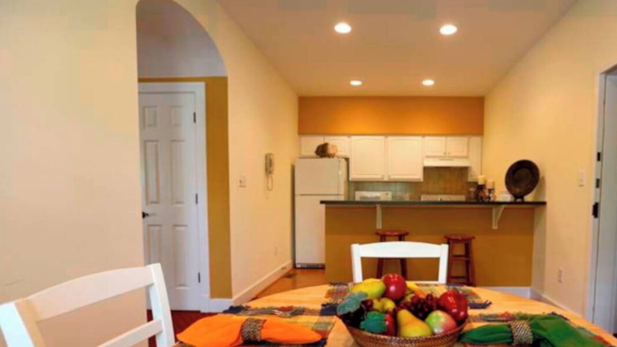 Lackey Cottage | Charming 2 bedroom Cottage in scenic Williamsburg!