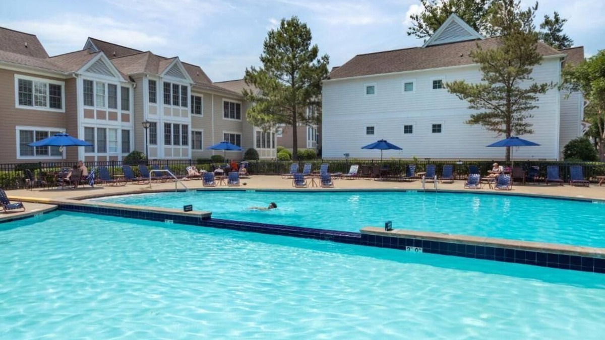 Lackey House | Charming 2-bedroom townhome in fabulous Williamsburg with AC, WiFi, fitness room