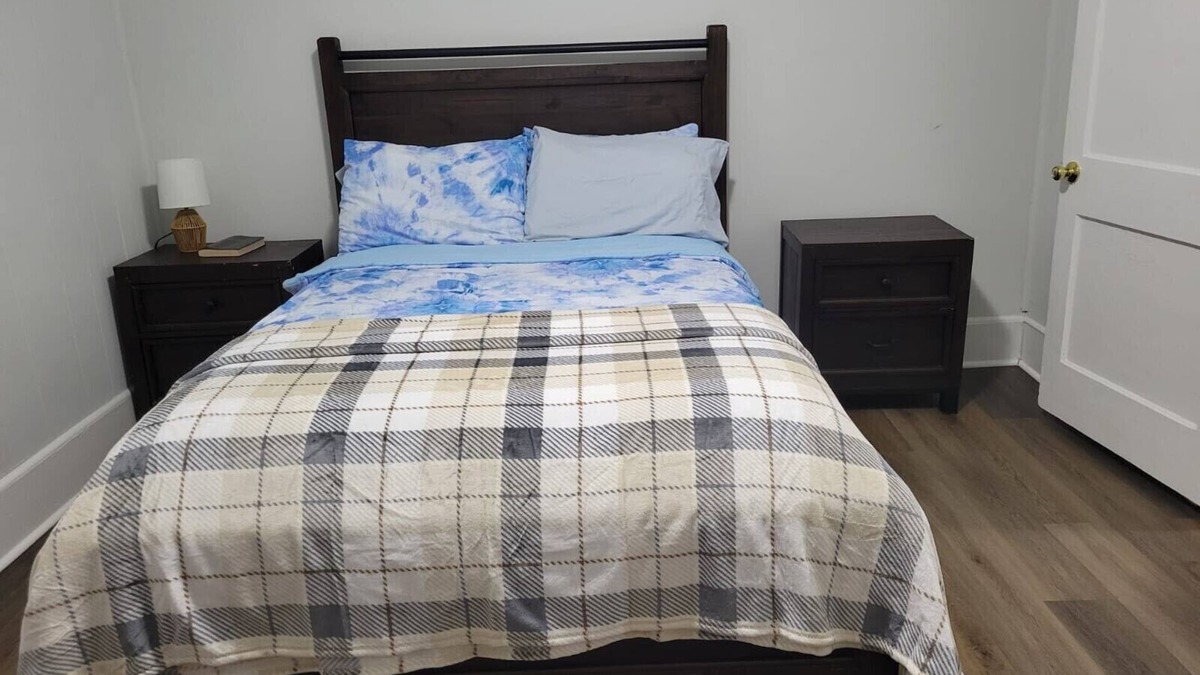 Williamston House | Charming 2-bedroom house in Williamston with AC, WiFi