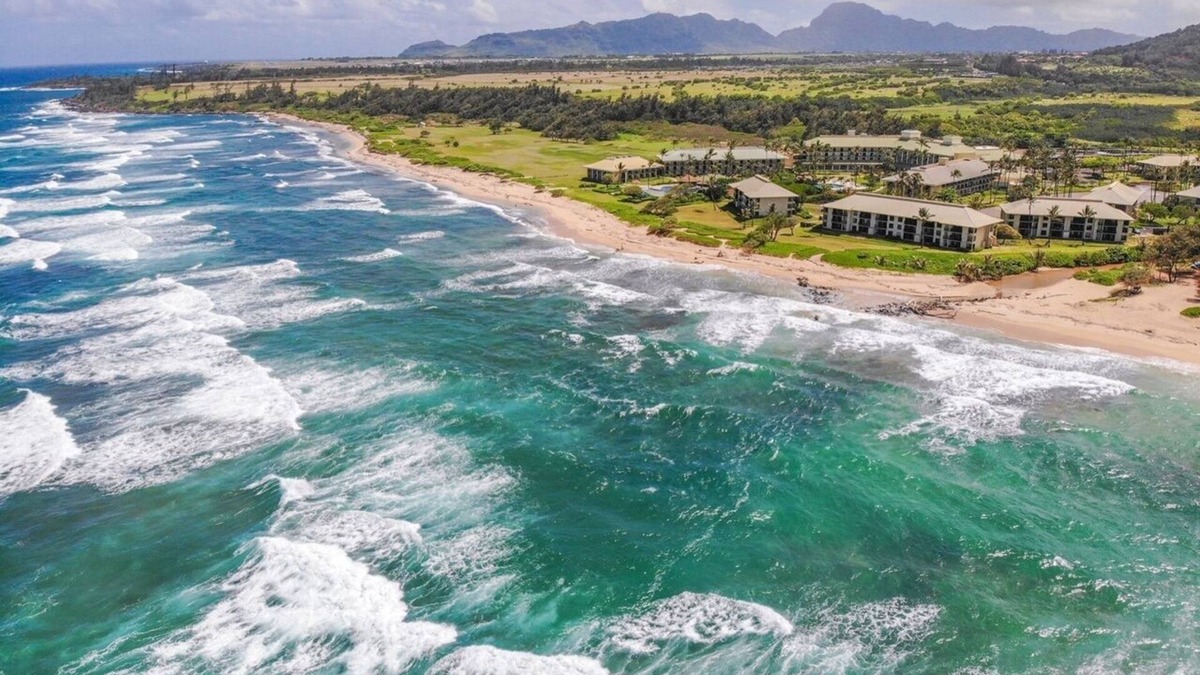 Hanamaulu Condo | Charming 2-bedroom Villa A/C, Resort Access, Pools, Beach Front, Free Parking!