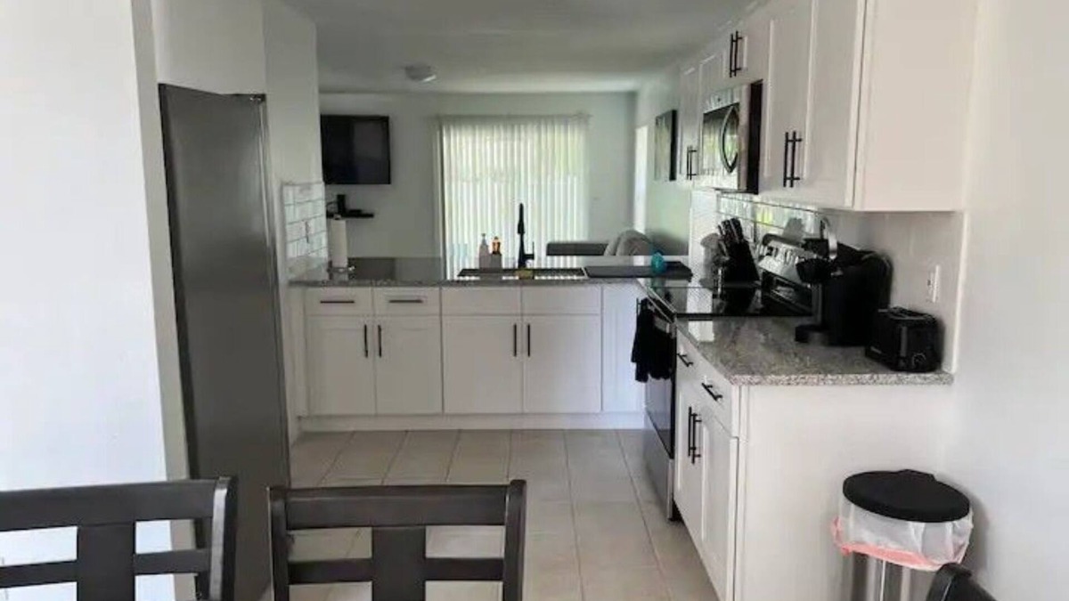 Ruskin Villa | Charming 2-bedroom villa with AC and WiFi in peaceful Ruskin