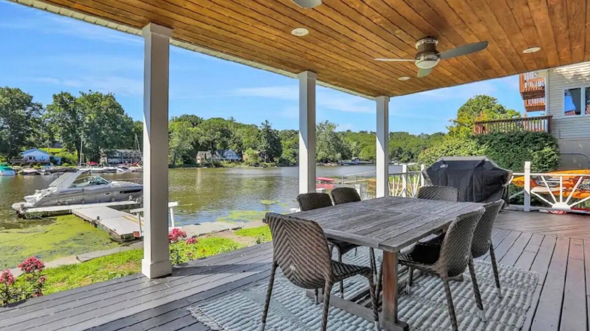 Saugerties South House | Charming 2-bedroom Waterfront home with boat access in Saugerties