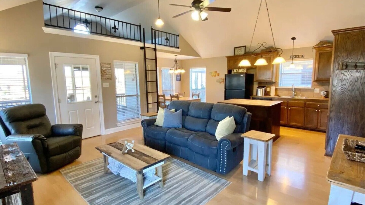 Maurepas House | Charming 2-bedroom waterfront home on Diversion Canal